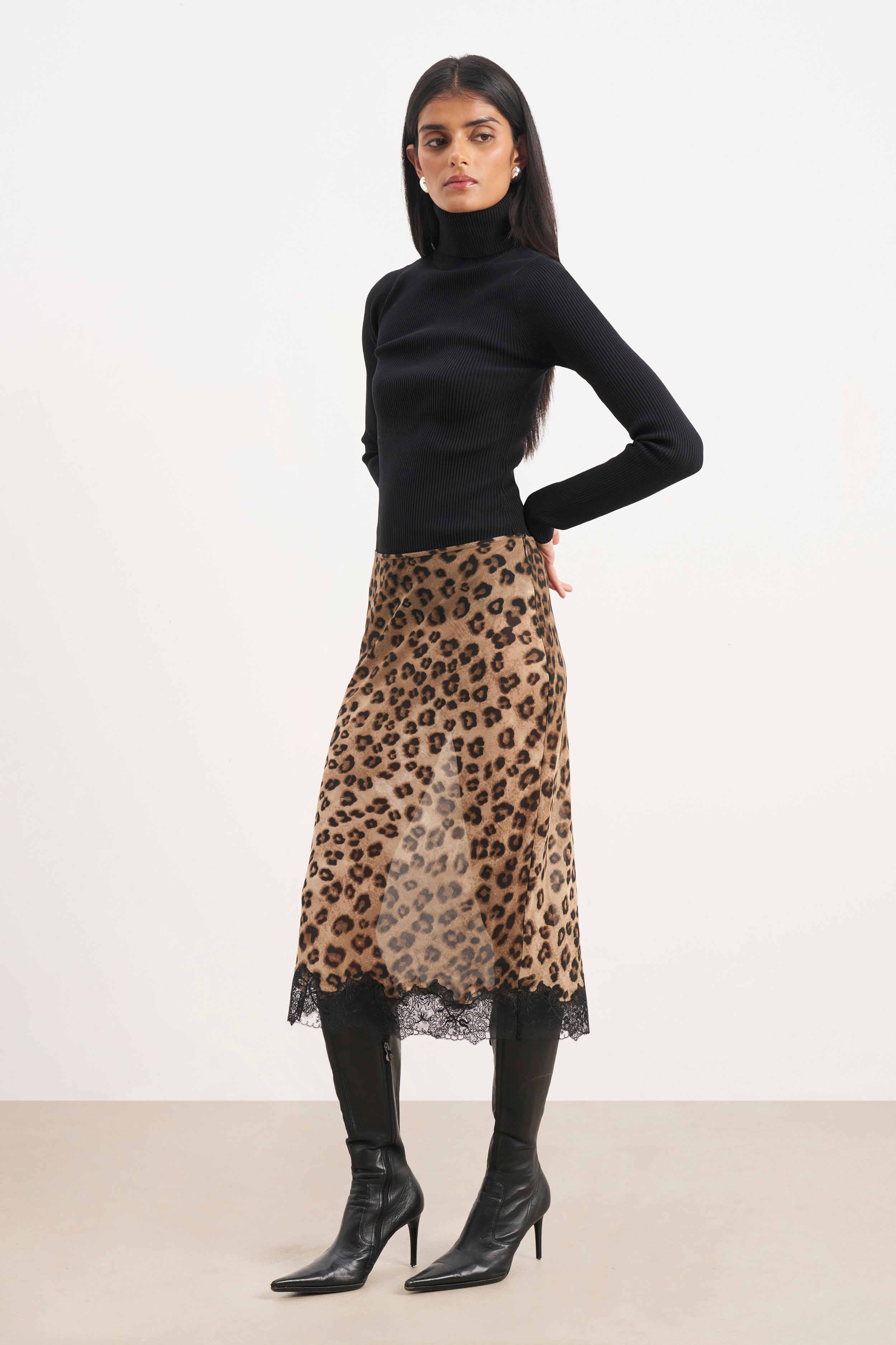 Ribbed Knit Turtleneck Jumper - Black