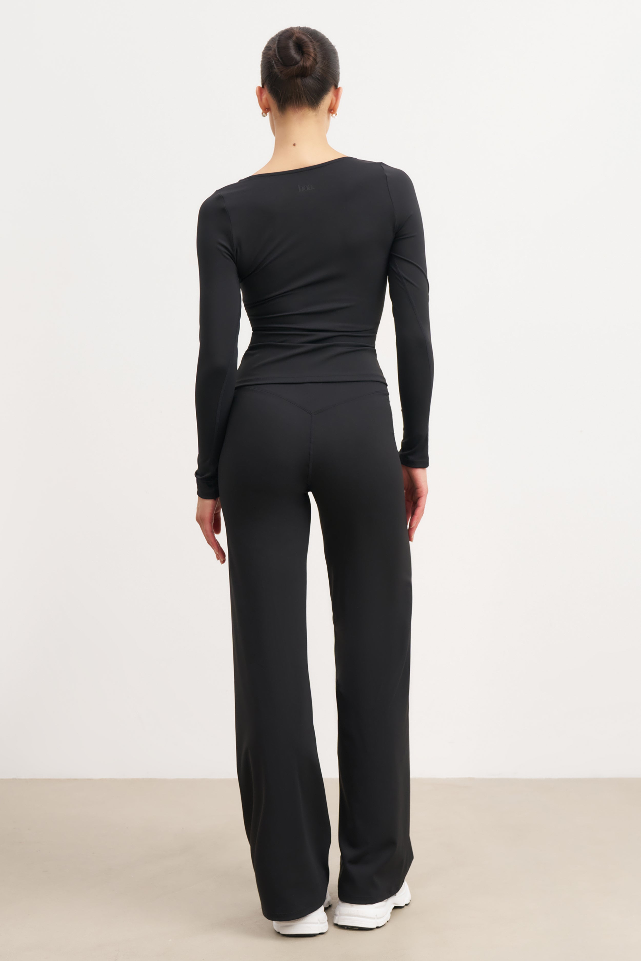 Base Sculpting Scoop Neck Long Sleeve Top - Black