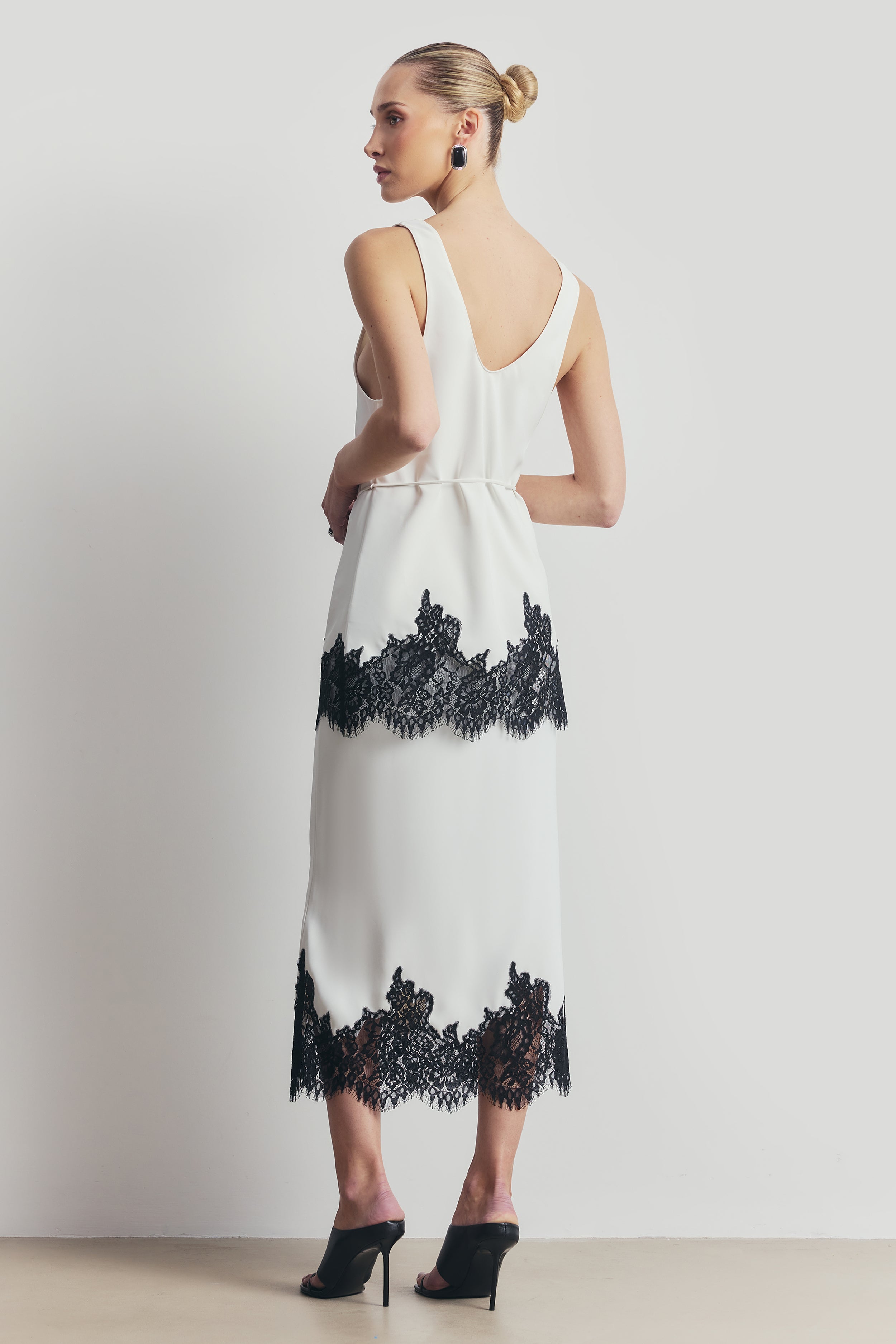Lace Hem Scoop Neck Longline Top - White