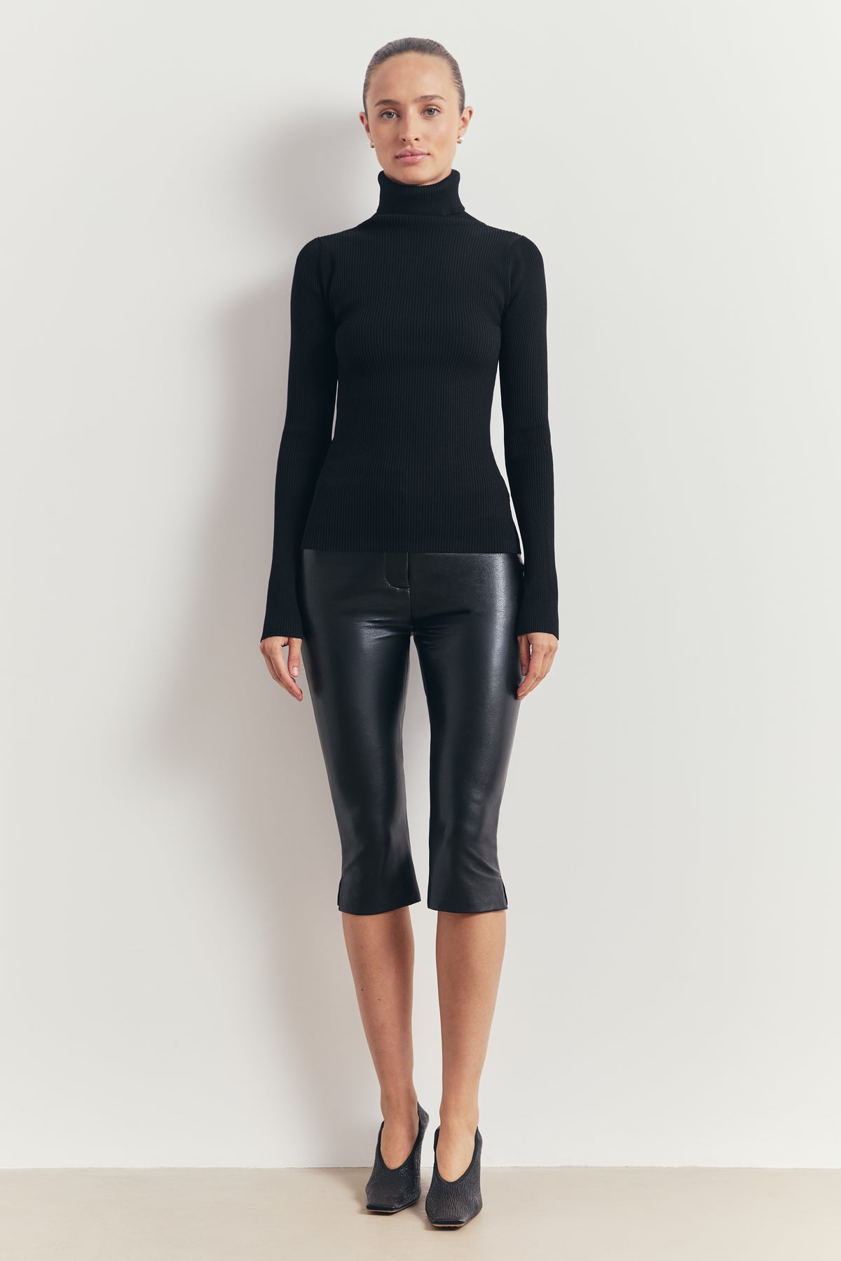 Ribbed Knit Turtleneck Jumper - Black