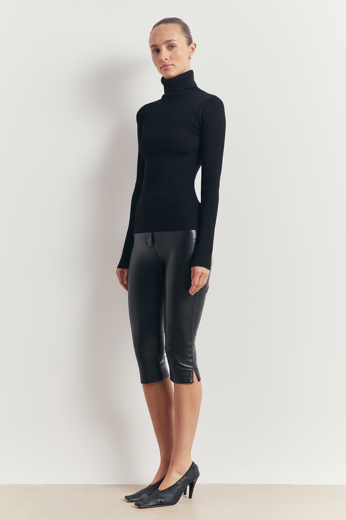 Ribbed Knit Turtleneck Jumper - Black