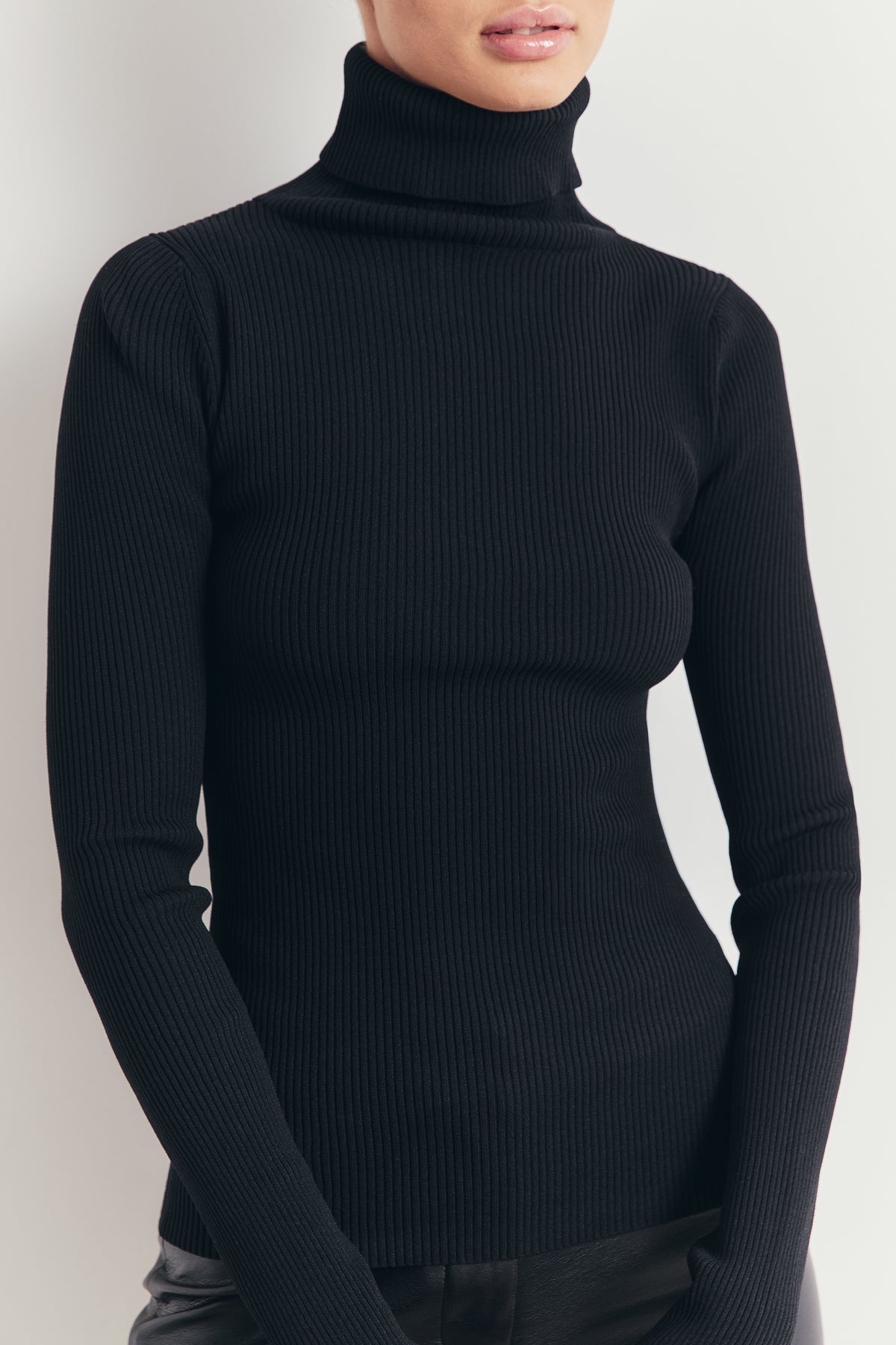 Ribbed Knit Turtleneck Jumper - Black