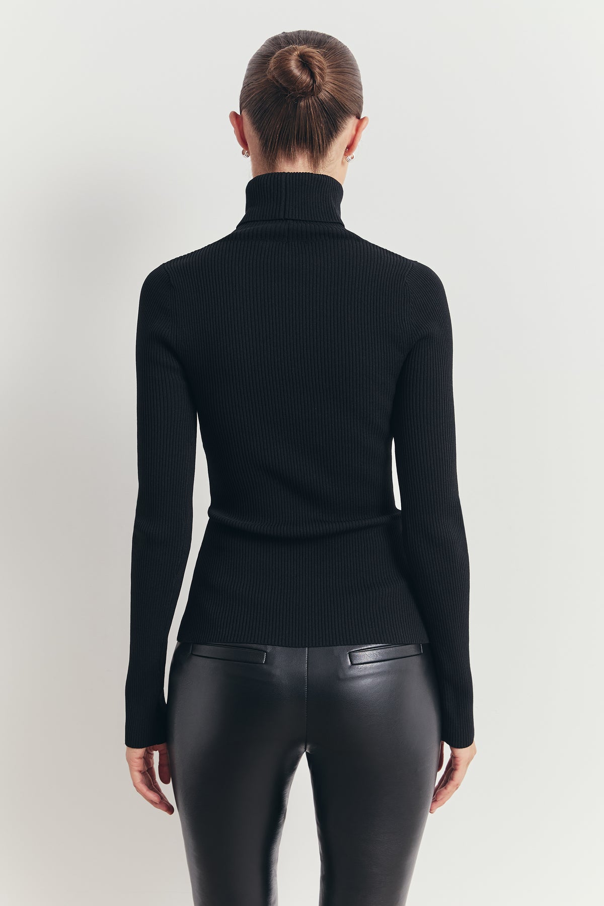 Ribbed Knit Turtleneck Jumper - Black