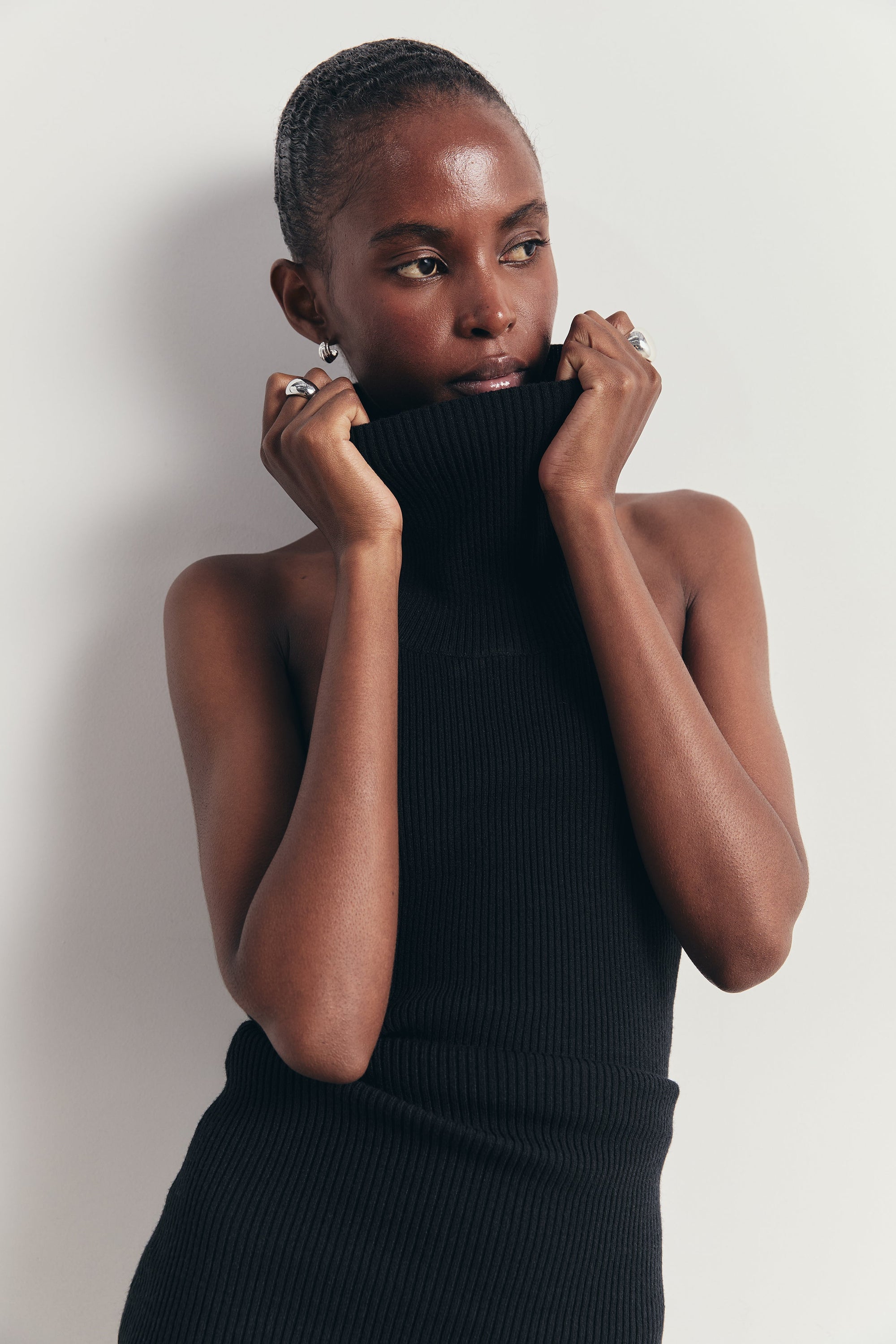 Relaxed Ribbed High Neck Halter Top - Black